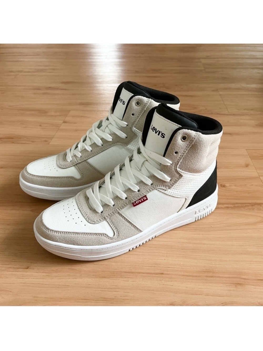 Levi's High Top Sneakers
White Black Gray Women Size 8.5 US